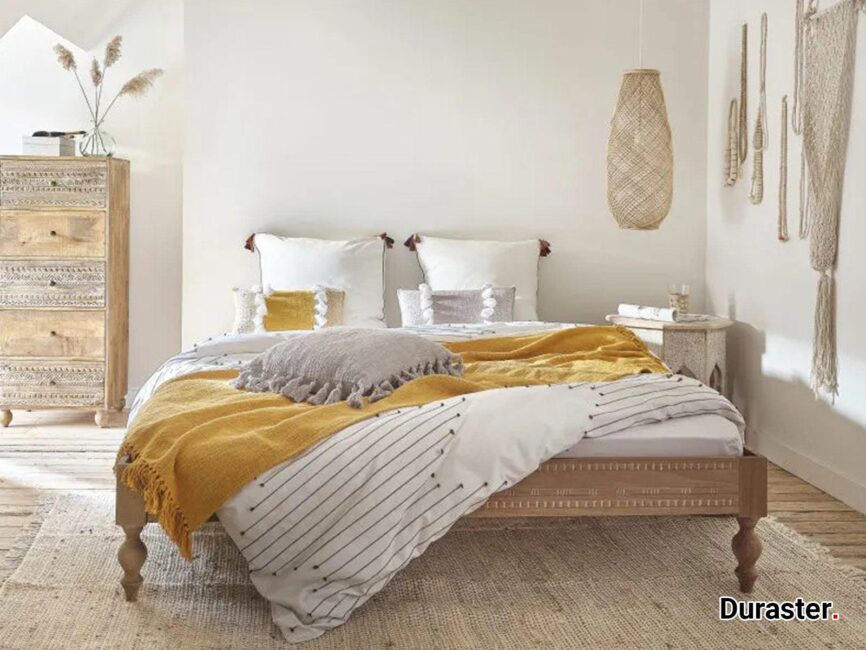 Ajenta Solid Mango wood Carved Bed #5 - Duraster