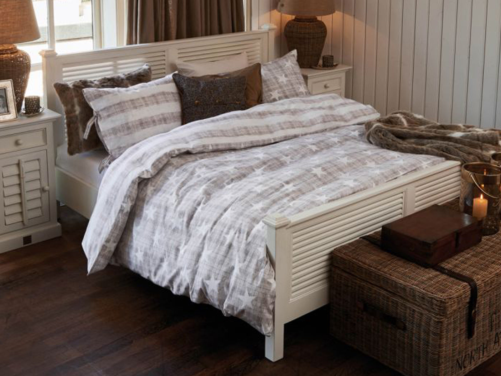 Novo Premium Solid Acacia Wood Bed #4